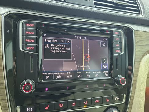 Used 2018 Volkswagen Passat 2.0T SE image 33