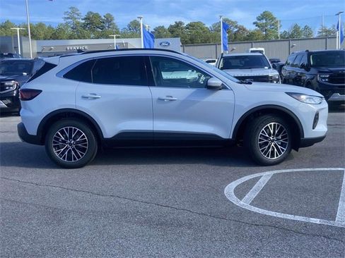 New 2026 Ford Escape SE image 2