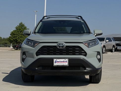 Used 2019 Toyota RAV4 XLE Premium FWD image 7