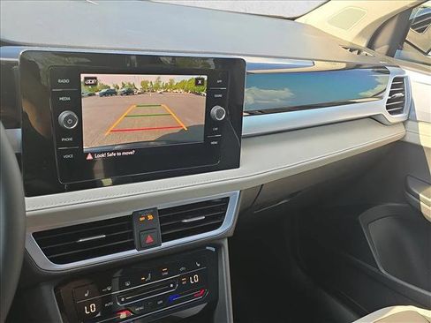 New 2026 Volkswagen Taos SE FWD image 15