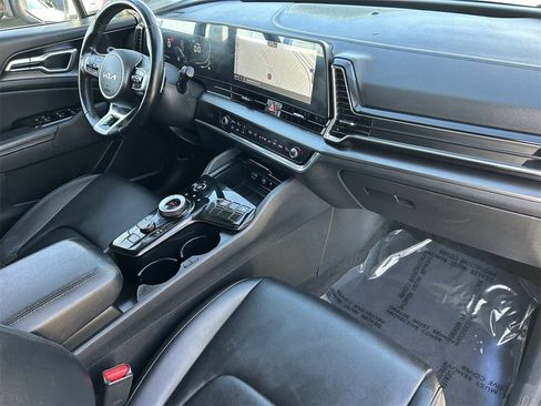 Used 2024 Kia Sportage EX image 8