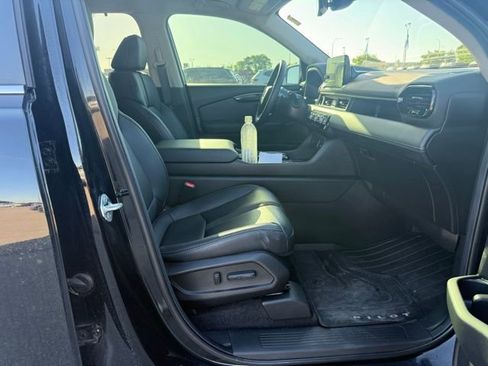 Used 2025 Honda Pilot EX-L image 12