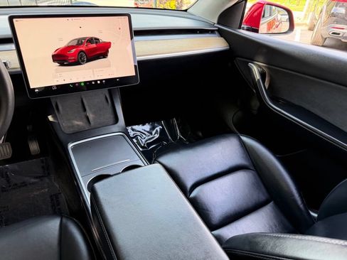 Used 2022 Tesla Model Y Long Range AWD/4WD image 42