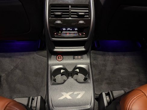 Used 2022 BMW X7 xDrive40i w/ M Sport Package AWD/4WD image 39