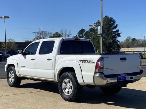 Used 2015 Toyota Tacoma TRD Pro w/ TRD Off-Road Package image 4