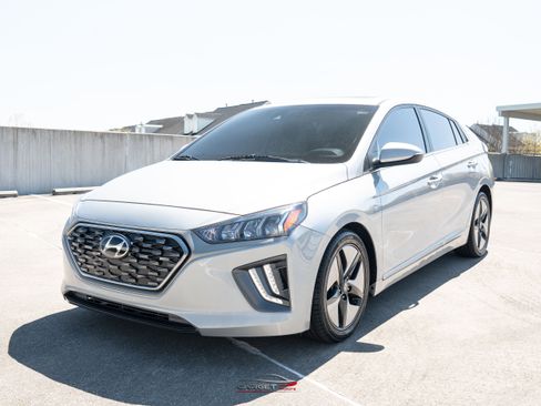 Used 2020 Hyundai Ioniq SEL image 3