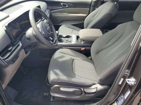 New 2026 Kia Carnival LX image 5