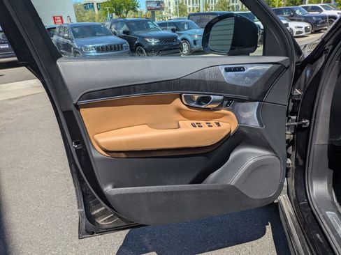 Used 2023 Volvo XC90 T8 Ultimate w/ Lounge Package AWD/4WD image 12