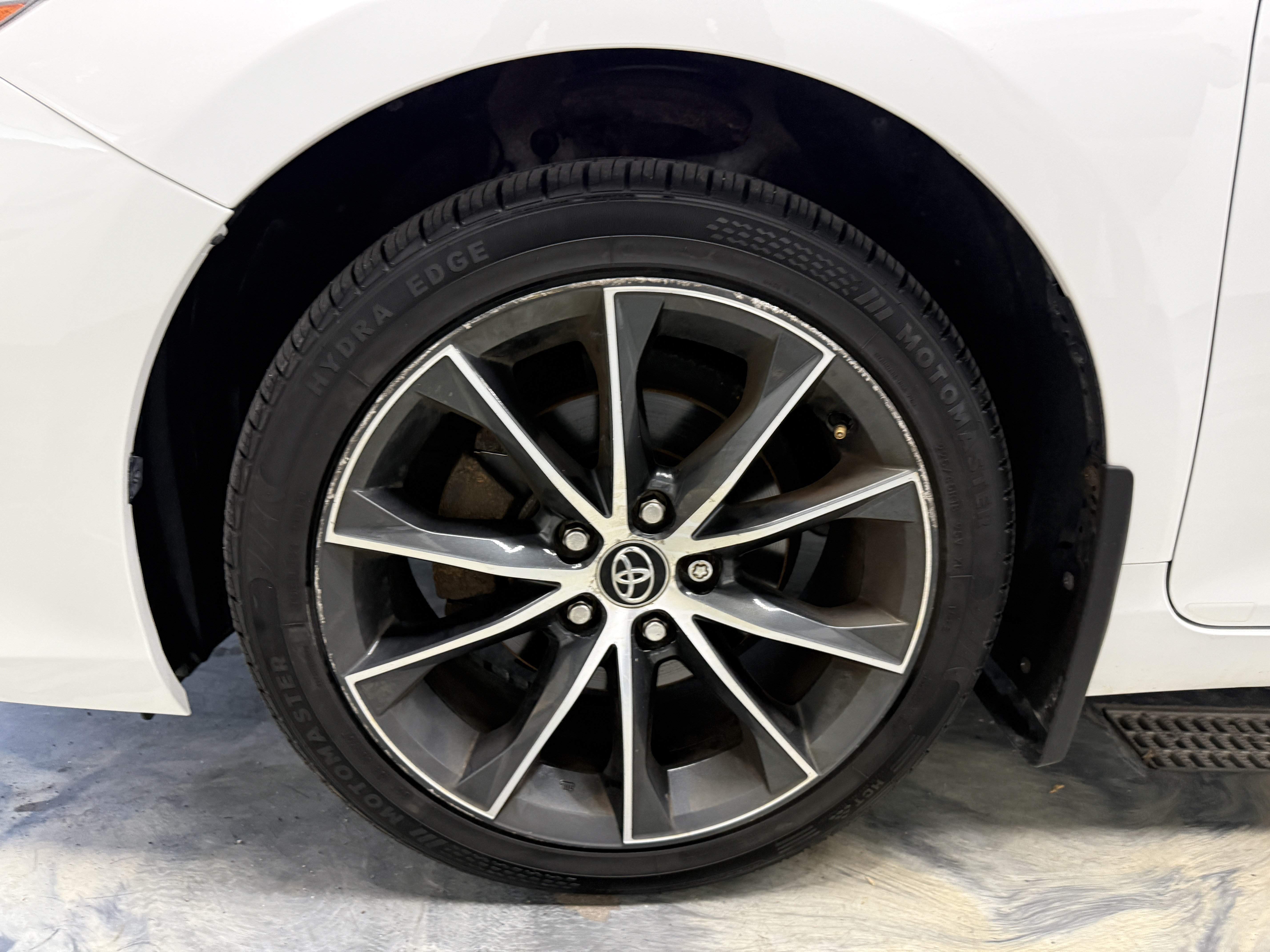 Used 2017 Toyota Camry XSE FWD image 24