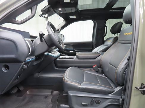 Used 2025 Ford Expedition Tremor image 9