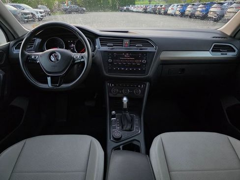 Used 2021 Volkswagen Tiguan SE AWD/4WD image 21
