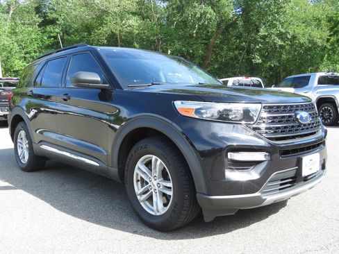 Used 2021 Ford Explorer XLT w/ Equipment Group 202A AWD/4WD image 3