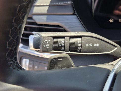 Used 2025 GMC Acadia Elevation FWD image 29