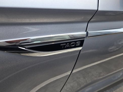 Certified 2024 Volkswagen Taos SE FWD image 11