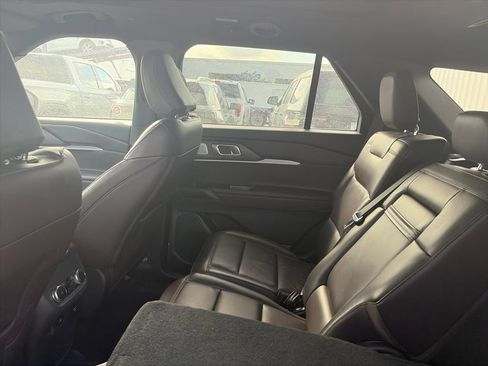 Used 2025 Ford Explorer Platinum AWD/4WD image 10