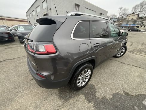 Used 2019 Jeep Cherokee Latitude Plus w/ Comfort/Convenience Group image 6