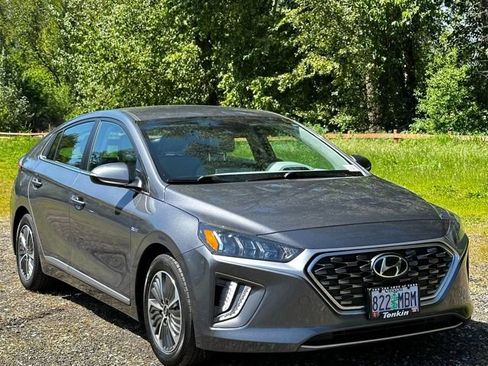 Used 2020 Hyundai Ioniq SEL FWD image 2