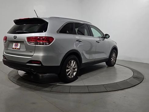 Used 2017 Kia Sorento AWD image 5