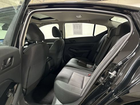 Used 2023 Nissan Altima 2.5 SV w/ SV Premium Package FWD image 24