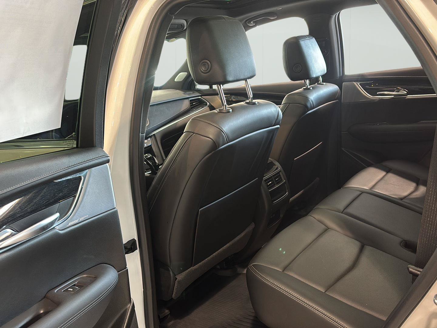 Certified 2022 Cadillac XT5 Premium Luxury w/ LPO, Floor Liner Package AWD/4WD image 17