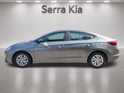 Used 2019 Hyundai Elantra SE FWD image 2