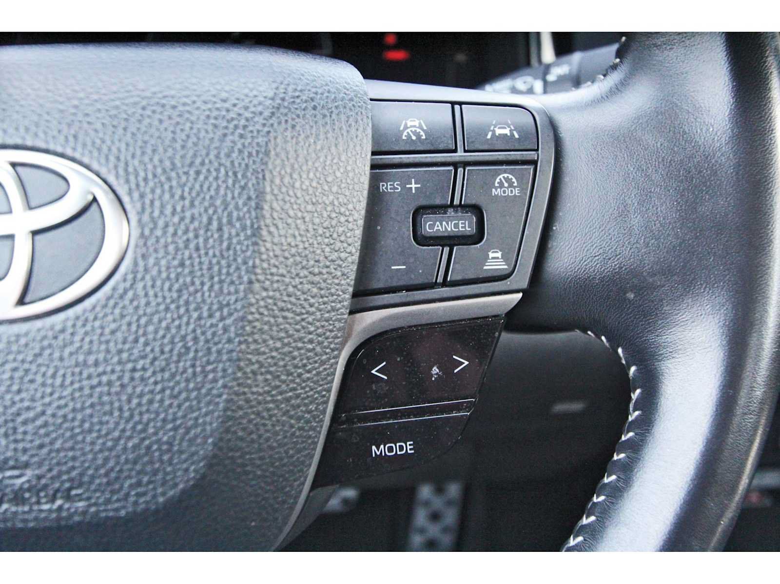 Used 2025 Toyota Camry SE FWD image 16