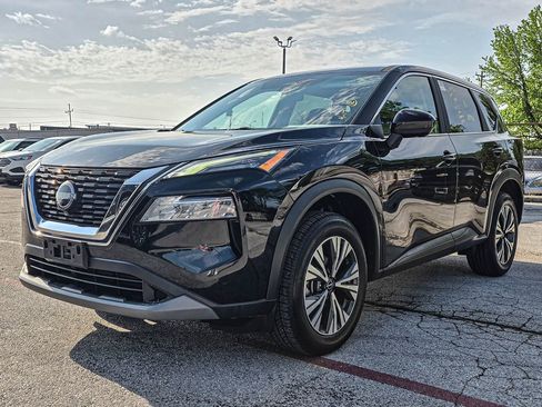 Used 2023 Nissan Rogue SV image 3