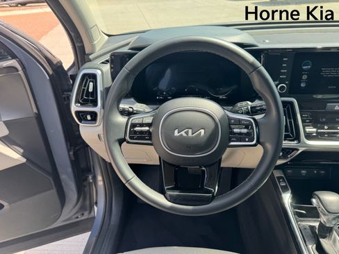Certified 2023 Kia Sorento SX AWD/4WD image 17