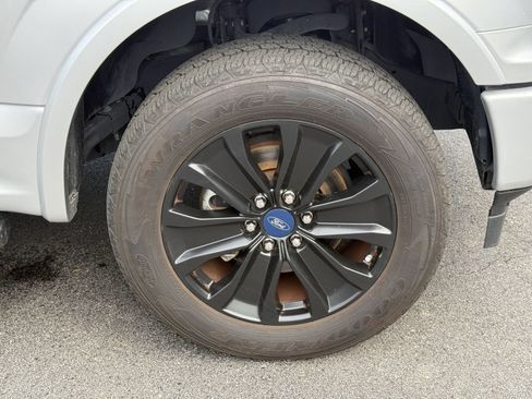 Used 2019 Ford F150 XLT w/ Equipment Group 302A Luxury AWD/4WD image 38