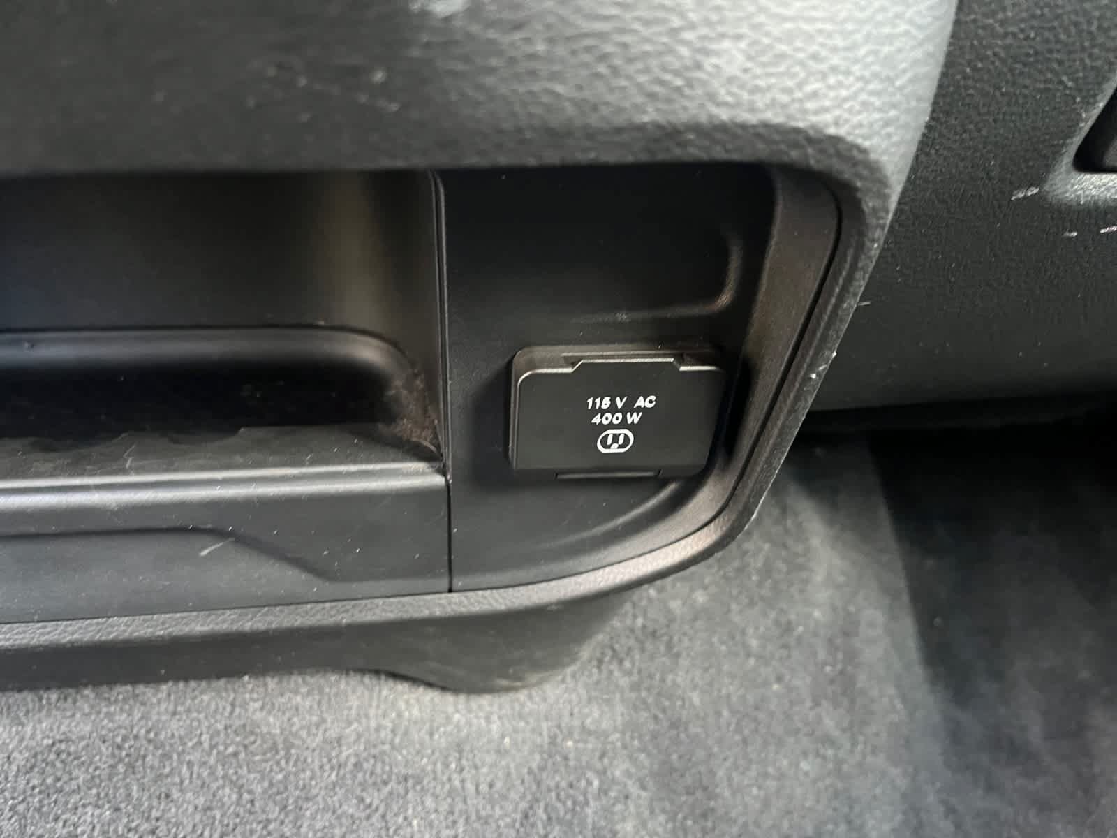 Used 2024 RAM 3500 Tradesman w/ Chrome Appearance Group AWD/4WD image 27