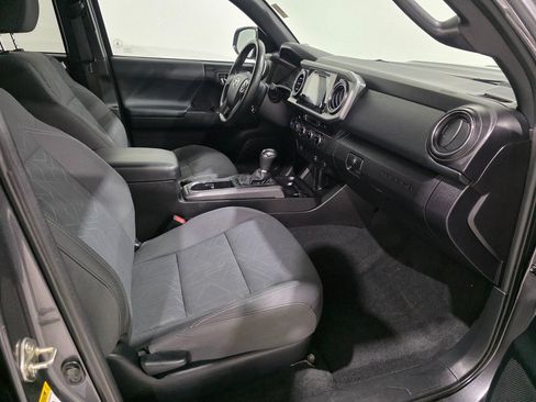 Used 2016 Toyota Tacoma TRD Sport image 23