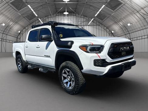 Used 2018 Toyota Tacoma SR5 RWD image 10