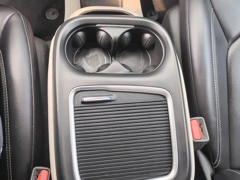 Used 2023 Chrysler Pacifica Touring-L FWD image 22