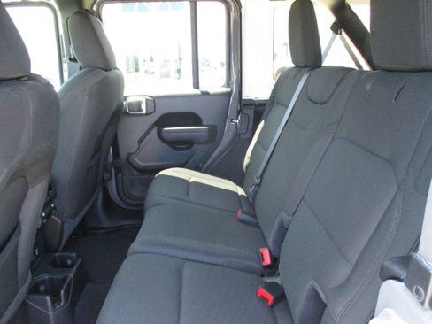 Used 2023 Jeep Wrangler Unlimited Sport w/ Sun And Sound Package AWD/4WD image 17