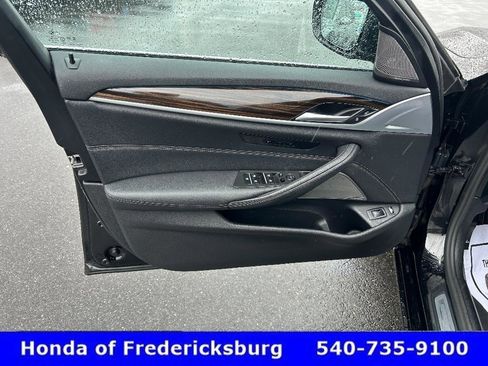 Used 2023 BMW 530e xDrive image 9