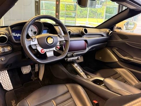 Used 2019 Ferrari Portofino RWD image 20