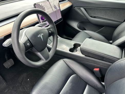 Used 2021 Tesla Model Y Long Range image 11