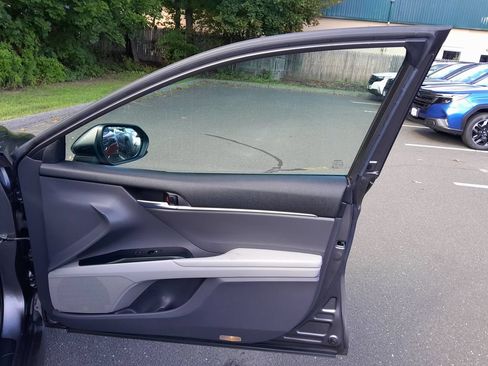 Used 2019 Toyota Camry LE FWD image 37