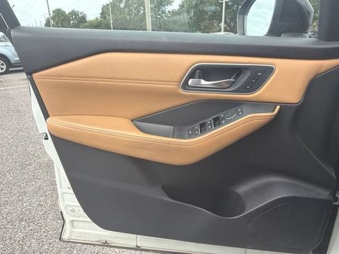 Used 2021 Nissan Rogue Platinum FWD image 10