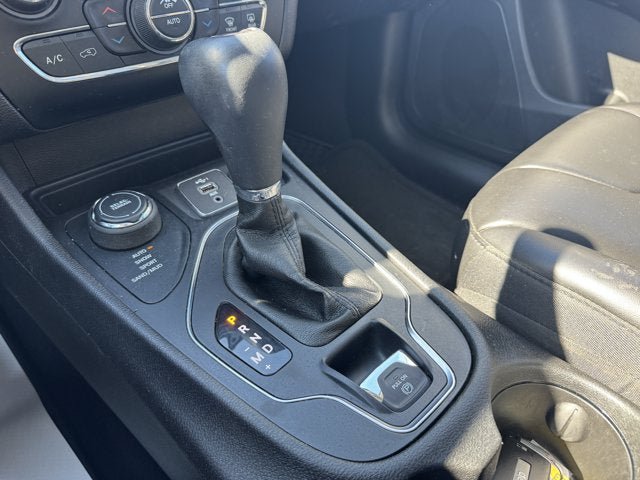 Used 2019 Jeep Cherokee Latitude Plus w/ Comfort/Convenience Group AWD/4WD image 24