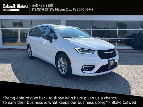 Used 2026 Chrysler Pacifica Limited FWD image 1