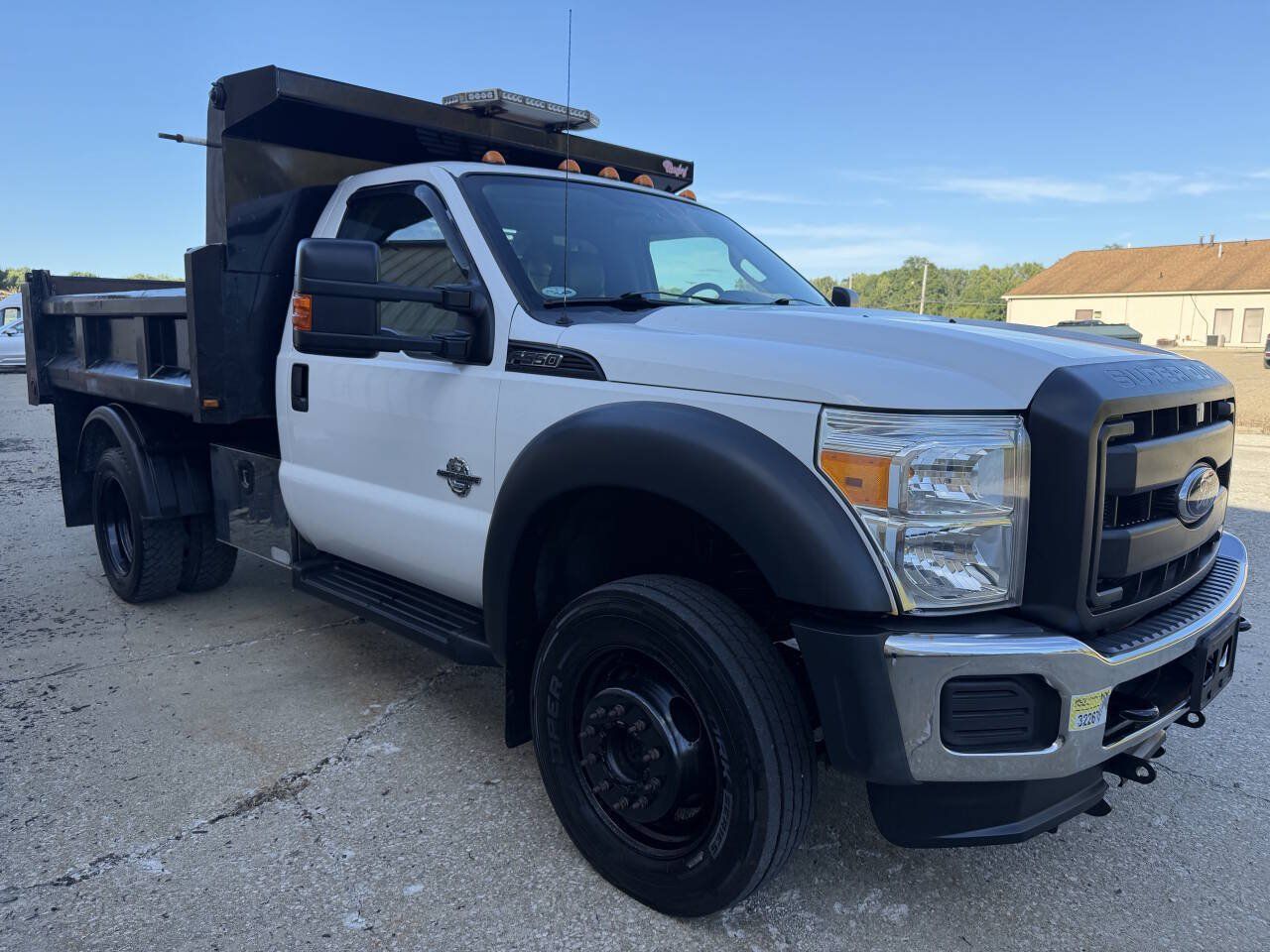 Used 2014 Ford F550 4x4 Regular Cab Super Duty image 4