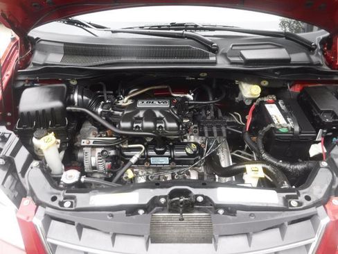 Used 2010 Chrysler Town & Country Touring image 20