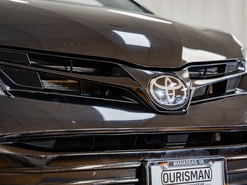 Used 2020 Toyota Sienna L image 7