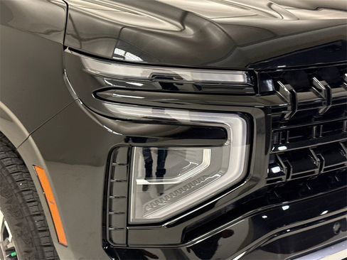 Used 2025 Chevrolet Suburban Z71 w/ Comfort Package image 5