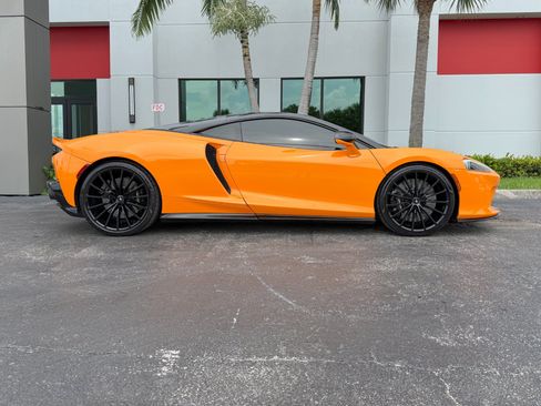 Used 2021 McLaren GT RWD image 2