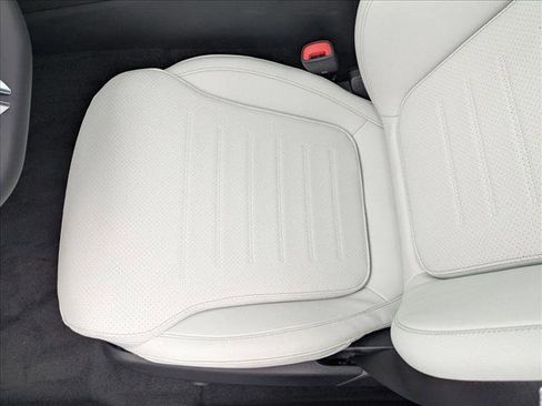 New 2025 Mercedes-Benz C 300 4MATIC Sedan image 4