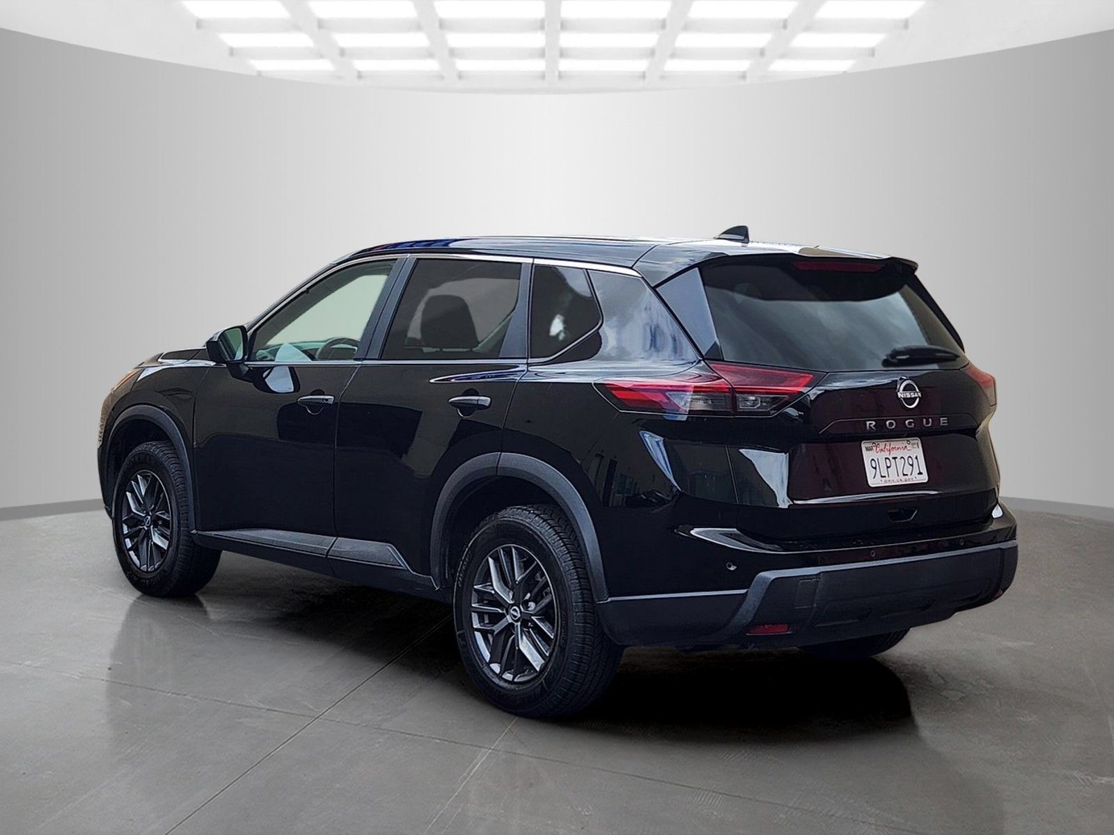 Used 2024 Nissan Rogue S FWD image 5