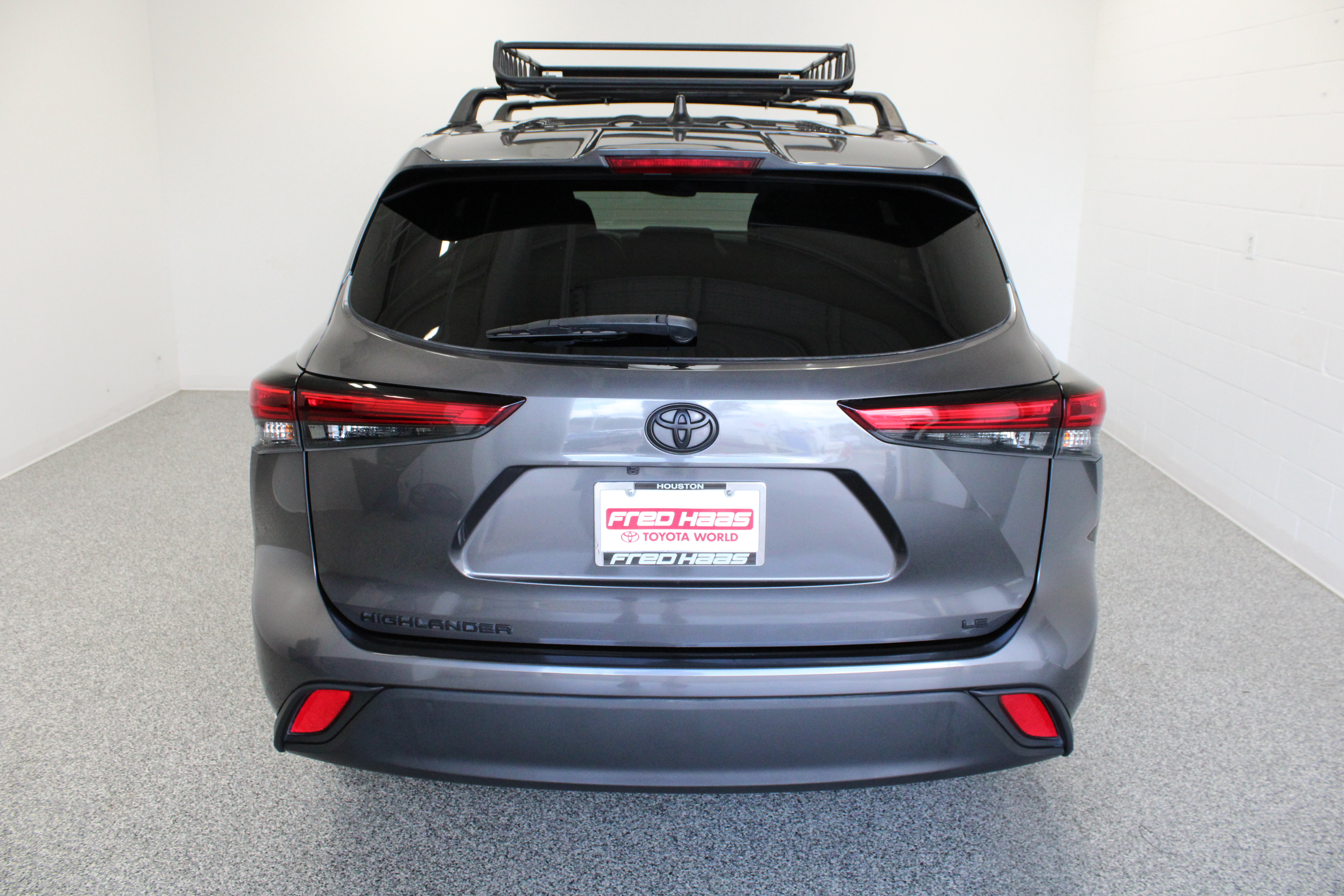 Used 2023 Toyota Highlander LE FWD image 8