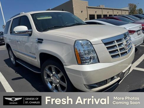 Used 2012 Cadillac Escalade Luxury AWD/4WD image 1